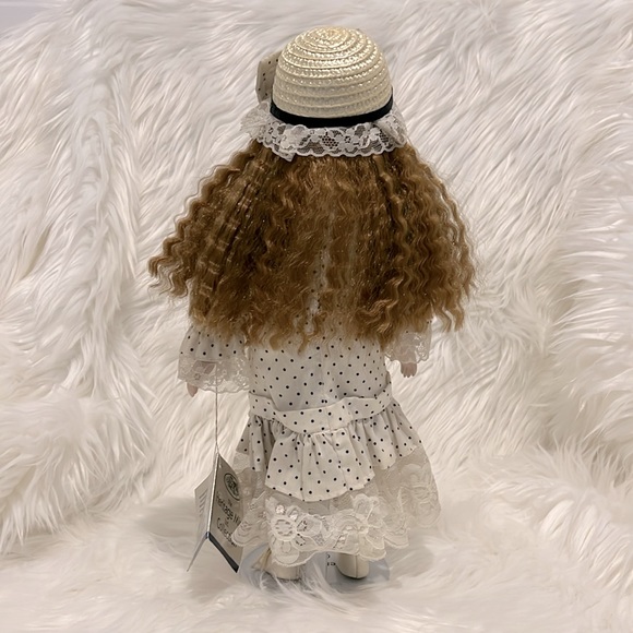 vintage doll porcelain with hat, polkadot, blue eyes heritage mint crimped hair - Picture 9 of 9